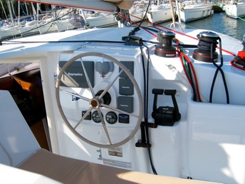 Charteryacht Lipari 41 Marisol in Kroatien Steuerstand